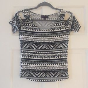 💋Material Girl Geometric cold shoulder top Size M